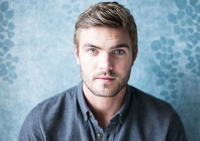 Alex Roe