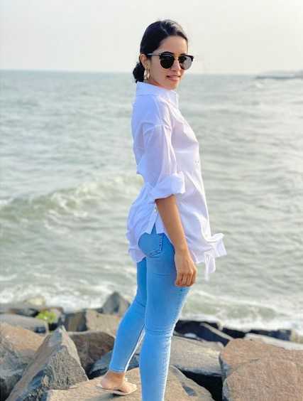 Mirnalini Ravi snapped at a beach