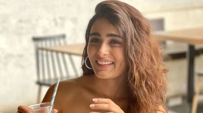 Shalini Pandey bio Shalini Pandey