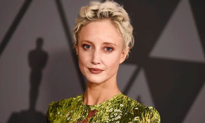 Andrea Riseborough