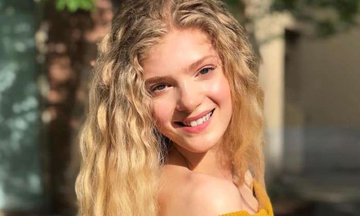 Elena Kampouris